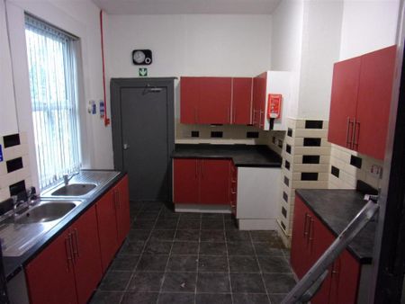 5 bedroom semi-detached house to rent - Photo 3