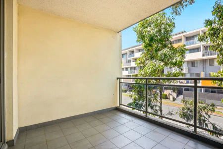 “Walk to Station! 2 bedroom unit!” - Photo 4