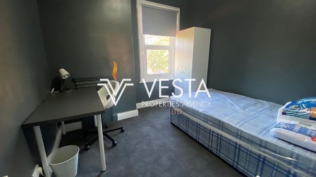 1 bedroom in a house share to rent - Photo 1