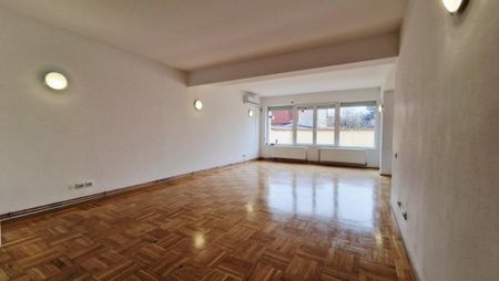 Vilă P+1+Pod, 320 mp, Teren 544 mp, Damaroaia - Photo 2
