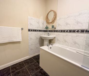 1 Bed Flat, Regent House, BN1 - Photo 1