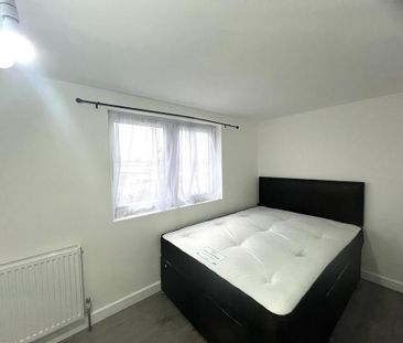 5 bedroom semi-detached house to rent - Photo 2