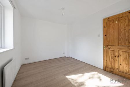 2 bedroom end of terrace house to rent - Photo 3