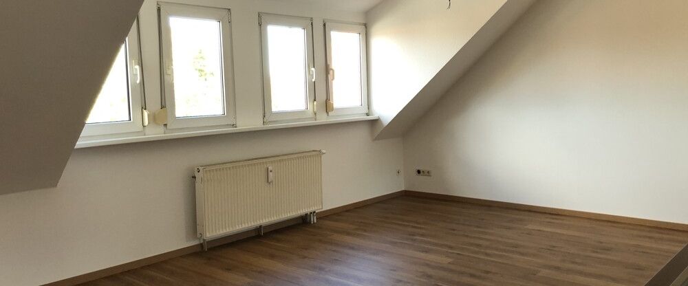 Nürnberg Nord: 1-1/2 Zimmer Dachatelier Wohnung, Einbau-Küche,Garage, ideal für Berufstätige+Pendler - Photo 1