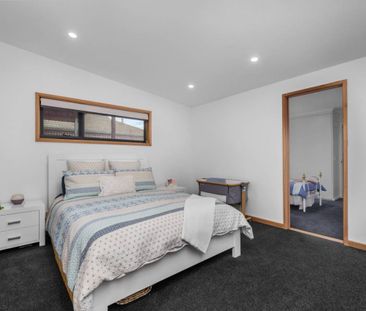 Contemporary Family Home in Central Brighton - Photo 5
