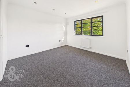 2 bedroom maisonette to rent - Photo 4