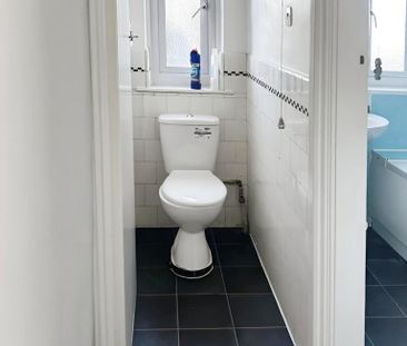 3 bedroom terraced house to rent - Photo 5