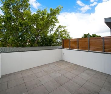 DESIGNER FIVE BEDROOM BOUTIQUE TERRACE ON LONG OR SHORT LEASE! - Photo 5