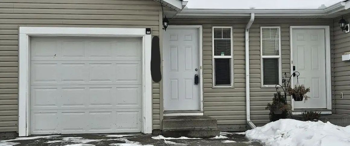 Townhouse for rent in Ellerslie Neighborhood — 3 Bedrooms Townhouse - Photo 1