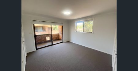 SPACIOUS THREE BEDROOM TOWNHOUSE IN A GATED COMPLEX - Photo 4