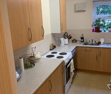 Room in a Shared Flat, Chilton Grove, SE8 - Photo 4