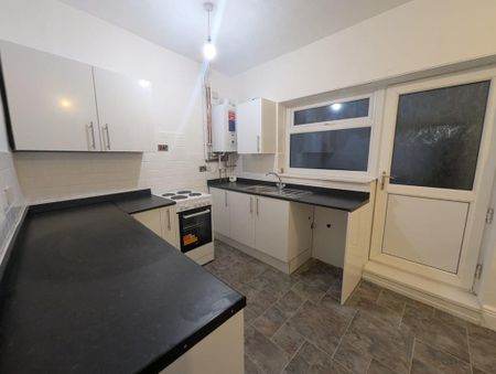 2 bedroom end of terrace house to rent - Photo 5