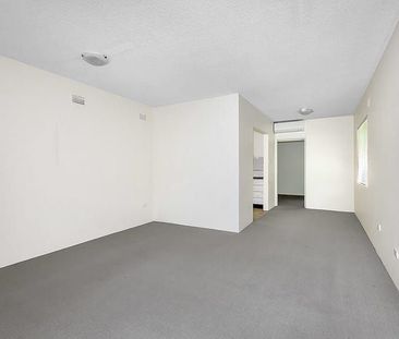 Conveniently Located 1 Bedroom Apartment - Photo 2