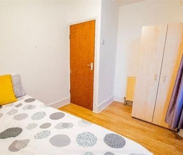 Room in a Shared Flat, Newham Way, E16 - Photo 6