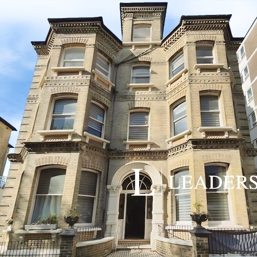 studio to rent The Drive, Hove - Photo 1