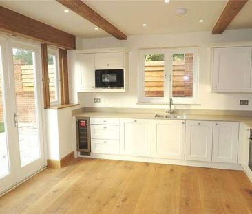 East Bridge Close, Tilford, Surrey, GU10 - Photo 5