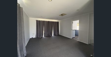 Neat three bedroom home on spacious block - Photo 2