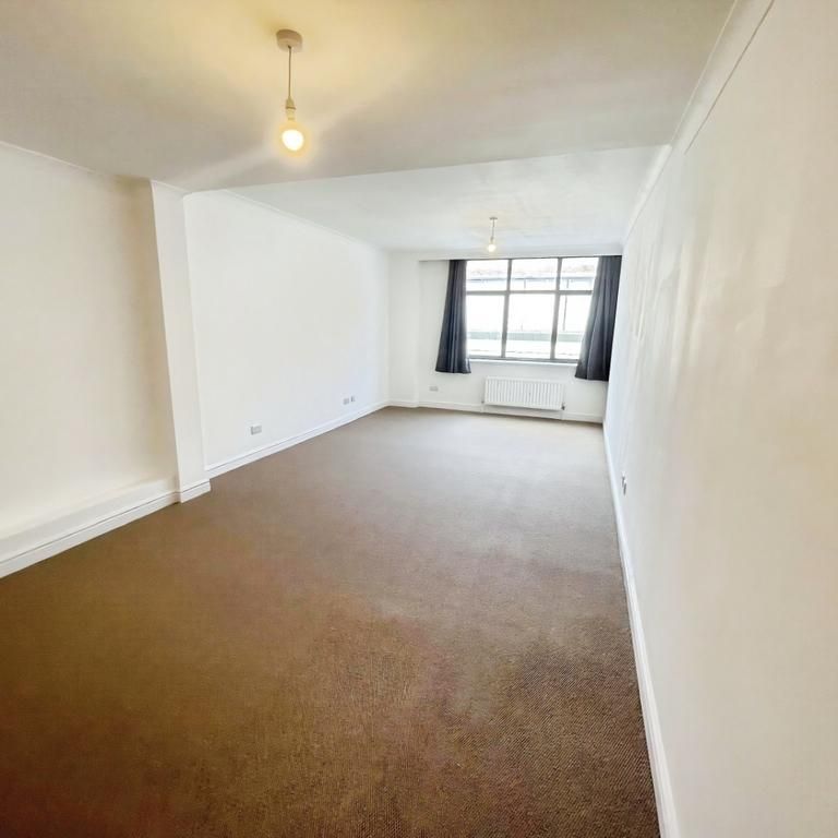 3 bedroom flat to rent - Photo 1