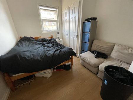 3 bedroom apartment to rent - Photo 4