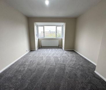 4 bedroom semi-detached house to rent - Photo 5