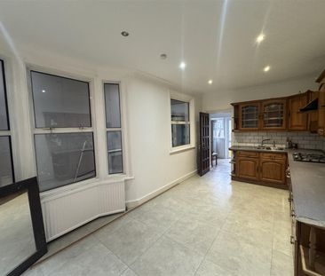 4 Bedroom House - Terraced To Let - Photo 4