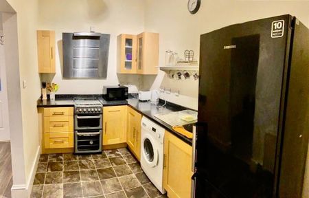 1 Bed Flat, Hollybank Place, AB11 - Photo 3
