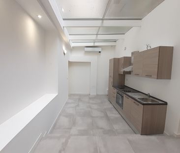 Location Appartement 3 pièces 67m² MARSEILLE 6ème - Photo 3