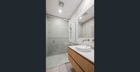 Three Bedroom plus Study - Executive Town Home in Fairfield! - Photo 5