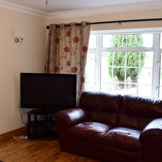 Twin bedroom in 5-bedroom apartment in Clondalkin, Dublin - Photo 1