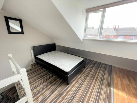 1 bedroom in a house share to rent - Photo 2