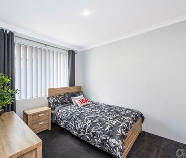 Modern and low maintenance - Photo 6