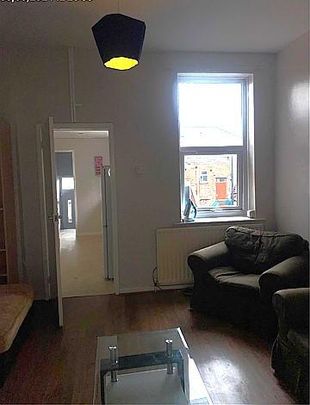 3 bedroom flat to rent - Photo 1