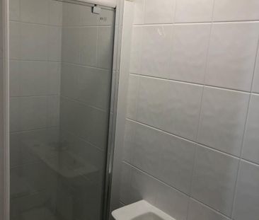 Bedsit, Edgware Road, NW9 - Photo 1
