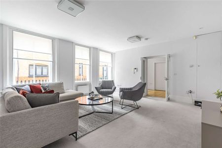 An exceptional three-bedroom house arranged over four storeys, in the heart of Marylebone. - Photo 2