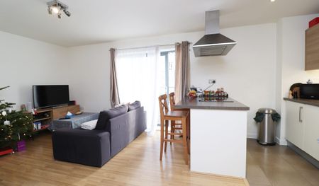 Keats Apartment, 117 Hamlets Way, Mile End, London E3 - Photo 4