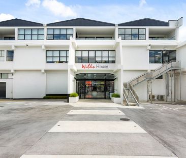 Willis House - 2 bed top floor apt in the CBD - Photo 3