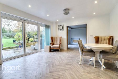 4 bedroom detached house to rent - Photo 3