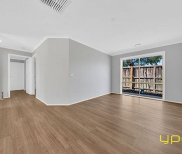 2 Buckley Way, Lynbrook - Photo 6