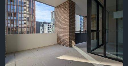 Stylish Apartment Living in Melrose Park with Entertainer's Balcony - Photo 3