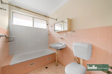 Two Bedroom Apartment in a Prime Location! - Photo 5