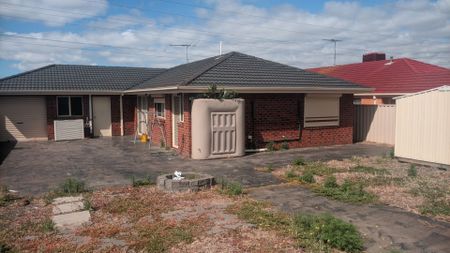 Charming 3-Bedroom Home in St Albans - Photo 5