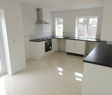 2 bedroom semi-detached bungalow to rent - Photo 6