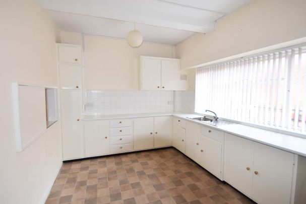 3 bedroom flat to rent - Photo 1