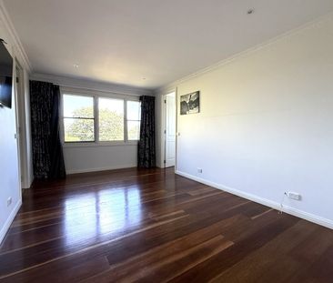 Spacious, Renovated Family Home with Premium Features in Prime Loca... - Photo 4