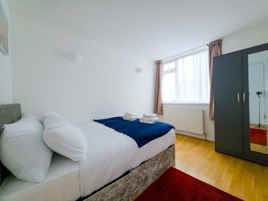 4 Bed Flat, Johnson Street, E1 - Photo 1