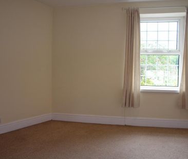 2 bedroom end of terrace house to rent - Photo 3
