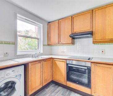 A bright and airy one bedroom ground floor apartment with excellent... - Photo 5