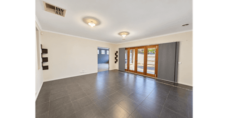 Spacious Family Living — Four Bedrooms, Study & Large Rumpus Theatre Room - Photo 3