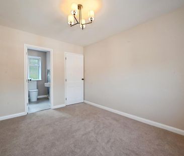 4 bedroom terraced house to rent - Photo 5