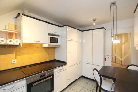 Wunderschöne und moderne Maisonette-Wohnung mit Balkon, EBK und PKW-Stellplatz in zentraler Lage - Photo 5